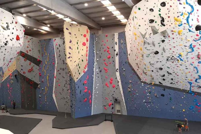 Sharma Climbing acull les proves