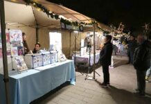 Mercat d’Art Jove a la plaça Batista i Roca Els joves exposen art per Sant Nicasi