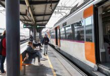 Renfe i Adif ajornen les obres de Castelldefels i mantenen el servei habitual En marxa un operatiu de seguiment de les actuacions a Rodalies