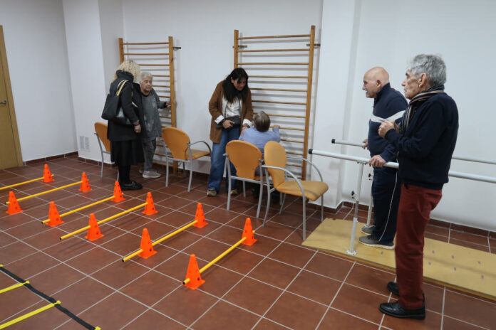 Badia, parlant aquest matí amb els usuaris del Centre de Dia San José Centre de Dia San José