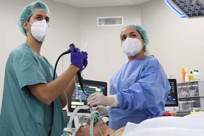 L’Hospital de Viladecans incorpora l’ecobroncoscòpia lineal