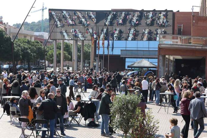 Un miler de persones gaudeixen de la calçotada popular