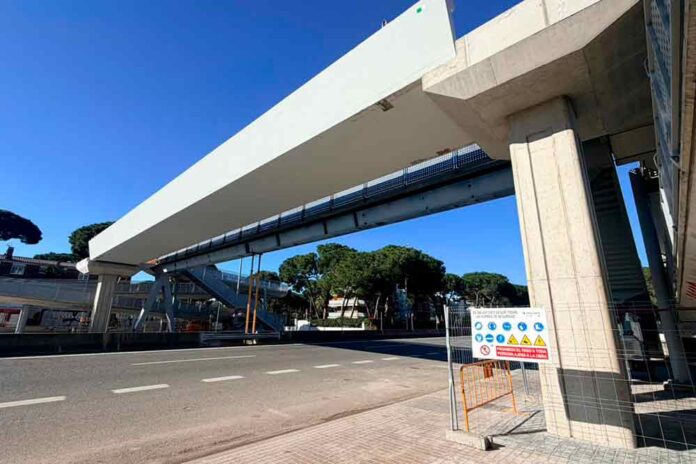 Instal·lada la nova passera del Pont de La Pava