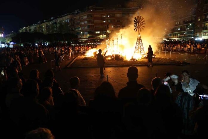 Gavà viu la 36 edició de les Falles