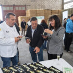 Peñarrocha, Pañella i Badia, tastant una tapa d’espàrrec en la presentació d’aquest matí de Temps d’Espàrrecs