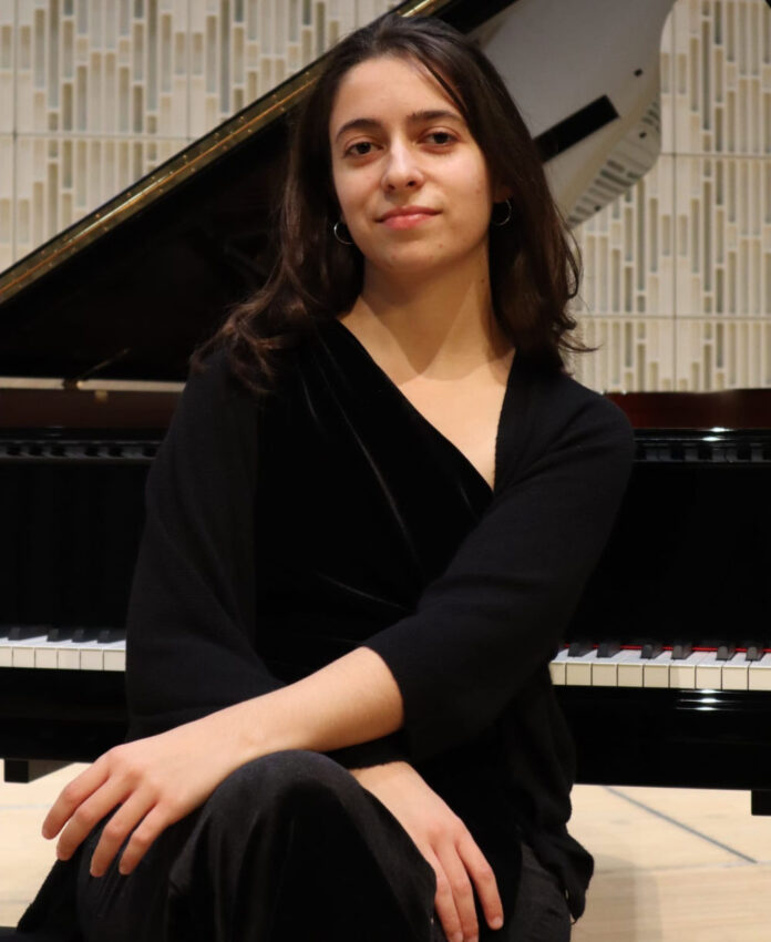Laura Colago