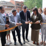 Ordeig, tallant la cinta inaugural de la Fira al costat de Pañella i Badia