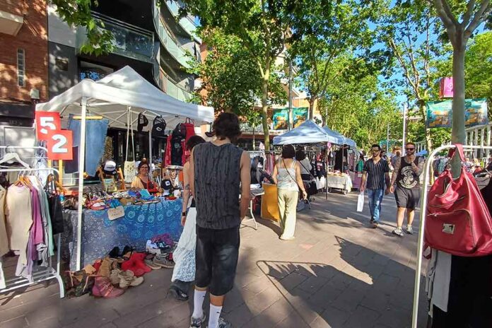 Prop de 5000 persones gaudeixen del Mercat de Segona Mà