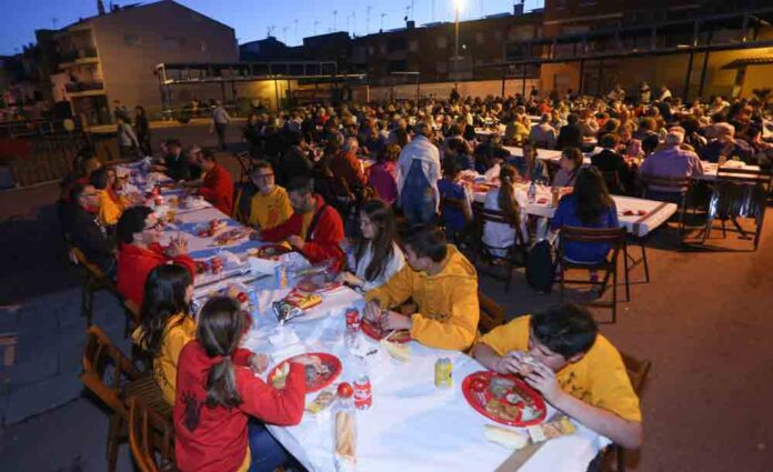 Un moment del tradicional sopar que fan cada any Àngela Roca