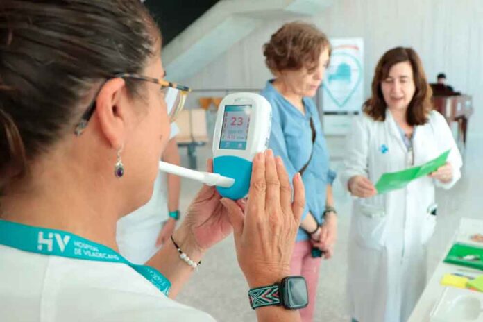 hospital-1-010626 Taula informativa per alertar sobre els riscos del tabac