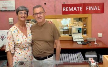 Els propietaris de la joieria-rellotgeria Benítez es jubilen