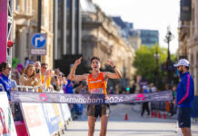 Paul McGrath, or a l’europeu d’atletisme de Birmingham Paul McGrath, entrant a meta a l'europeu de Birmingham i aconseguint l'or a la mitja marató de marxa