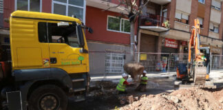 Avancen a bon ritme les obres de remodelació de l’avinguda Eramprunyà Operaris traient un dels arbres de l'avinguda Eramprunya, aquest matí