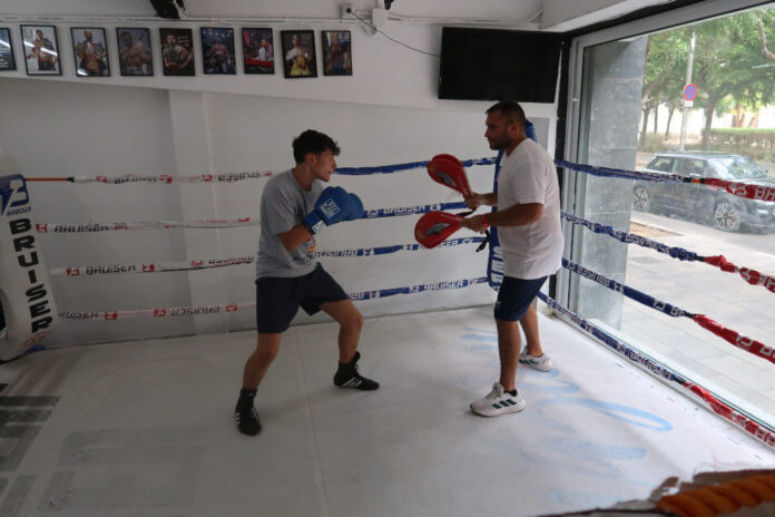 Abel Uclés, entrenant amb Javier Gilabert ahir a la tarda Abel Uclés, entrenant amb Javier Gilabert ahir a la tarda