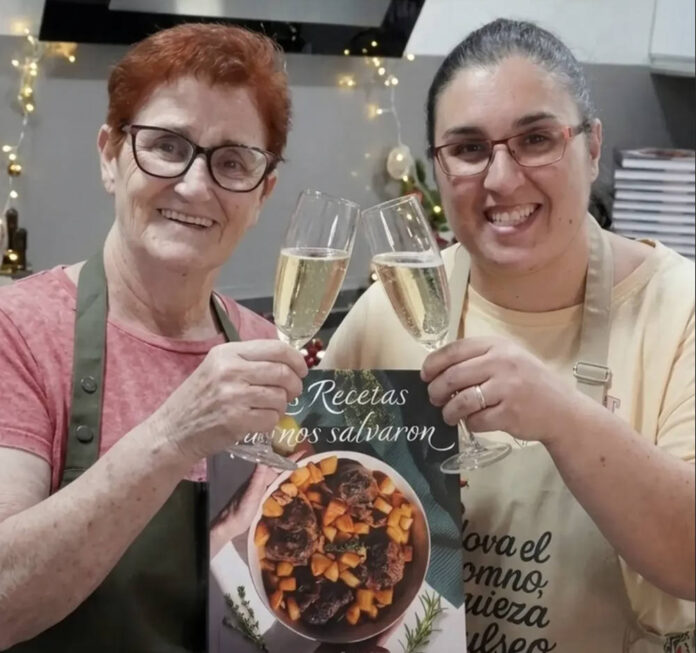 Esther Ingraín i la seva mare, Encarna García, han escrit juntes el llibre de receptes que es publicarà aquest 2026 Las recetas que nos salvaron