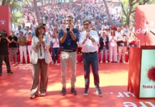 Pedro Sánchez, a la Festa de la Rosa: «PP i VOX volen que li vagi malament a Espanya» El socialisme català celebra la festa de la rosa 2026