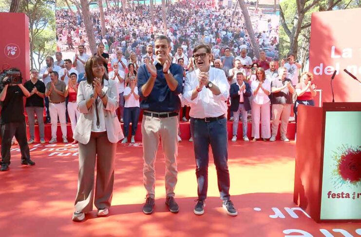 Pedro Sánchez, a la Festa de la Rosa: «PP i VOX volen que li vagi malament a Espanya» El socialisme català celebra la festa de la rosa 2026
