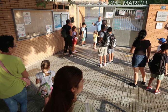 tornada-al-cole-080926 Inici del nou curs escolar a mig gas