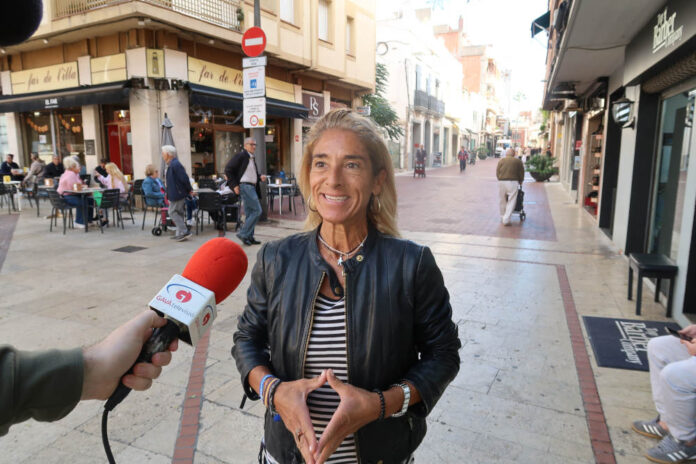 Mónica Parés, aquest matí a la zona de vianants del centre de Gavà pediatria